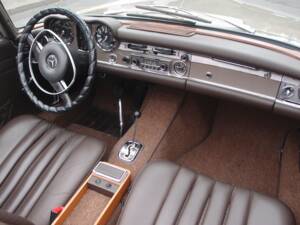Image 34/99 de Mercedes-Benz 280 SL (1971)