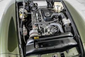 Image 39/50 of MG RV8 (1991)