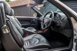 Image 17/43 of Mercedes-Benz SL 280 (2002)