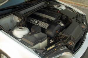 Afbeelding 53/58 van BMW 330i (2002)