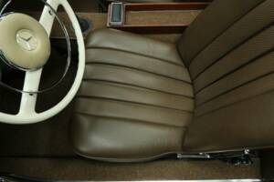 Image 14/50 of Mercedes-Benz 230 SL (1967)