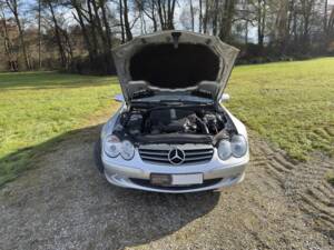 Image 60/89 of Mercedes-Benz SL 500 (2002)