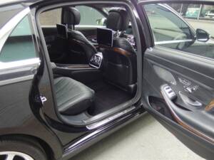 Bild 39/99 von Mercedes-Benz Maybach S 500 (2015)