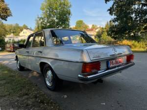 Imagen 12/28 de Mercedes-Benz 200 (1975)