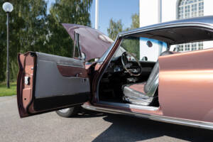 Afbeelding 51/84 van Chrysler New Yorker 2-Door Hardtop (1961)