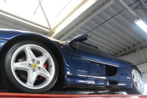 Imagen 10/50 de Ferrari F 355 Spider (2000)