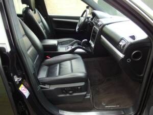 Image 55/99 of Porsche Cayenne Turbo (2007)