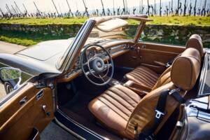 Image 22/31 of Mercedes-Benz 280 SL (1969)