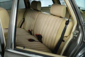 Image 16/49 of Mercedes-Benz 230 TE (1981)
