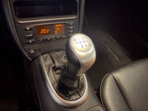 Bild 15/18 von Porsche 911 Carrera 4S (2003)