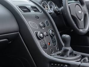 Bild 66/84 von Aston Martin V12 Vantage AMR Roadster (2018)