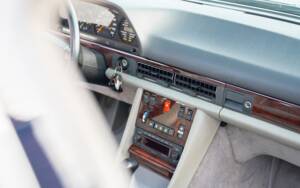 Image 40/72 de Mercedes-Benz 500 SEL (1984)