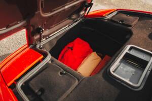 Image 38/50 de Ferrari F 355 Berlinetta (1998)
