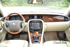 Image 10/46 of Jaguar XJ 8 3.5 (2007)