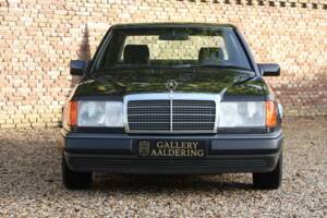 Image 7/50 of Mercedes-Benz 200 E (1992)