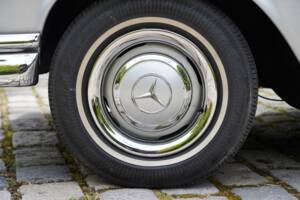 Bild 9/13 von Mercedes-Benz 220 SE b (1962)