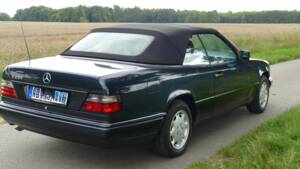 Bild 2/15 von Mercedes-Benz E 200 (1996)
