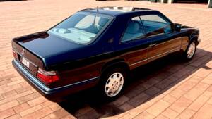 Image 7/16 of Mercedes-Benz E 320 (1996)