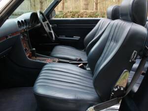 Image 12/18 de Mercedes-Benz 500 SL (1986)