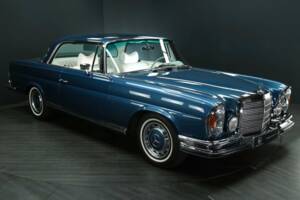 Image 9/50 of Mercedes-Benz 280 SE 3,5 (1971)