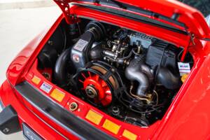 Image 28/31 of Porsche 911 Carrera 3.2 (1988)