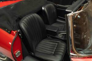 Image 13/19 de Jaguar E-Type (1969)