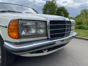 Image 30/49 of Mercedes-Benz 230 C (1980)