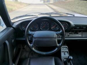 Image 25/37 de Porsche 911 Carrera 2 (WTL) (1992)