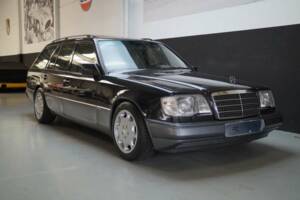 Bild 2/50 von Mercedes-Benz E 280 T (1994)