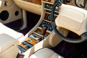 Image 45/46 of Bentley Azure (1997)