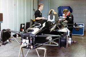 Bild 18/28 von Tyrrell 017 (1988)