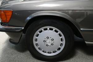 Image 16/37 of Mercedes-Benz 420 SL (1988)