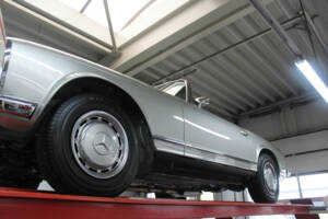 Immagine 7/50 di Mercedes-Benz 280 SL (1969)