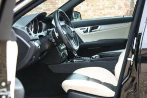 Image 46/50 of Mercedes-Benz C 63 AMG (2012)