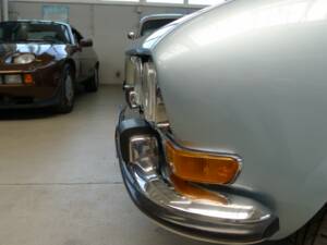 Image 33/43 of Peugeot 504 Convertible (1971)