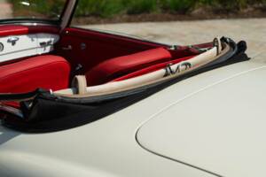 Image 24/50 of Mercedes-Benz 190 SL (1959)