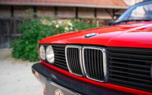 Immagine 11/33 di BMW 318i (1991)