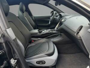 Image 10/13 de Aston Martin DBX 4.0 V8 (2021)
