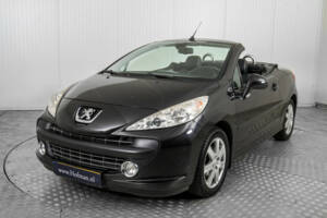 Bild 17/50 von Peugeot 207 CC 1.6 VTi (2009)