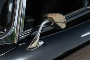 Image 12/50 de Jaguar E-Type (1968)