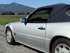 Image 16/24 de Mercedes-Benz 500 SL (1992)