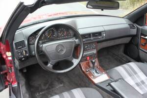 Afbeelding 14/24 van Mercedes-Benz 500 SL (1991)