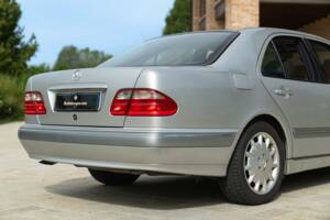 Image 12/50 of Mercedes-Benz E 430 (2000)