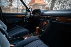 Bild 8/29 von Mercedes-Benz 280 SE (1981)