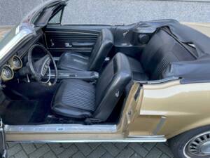 Image 13/36 of Ford Mustang 200 (1968)