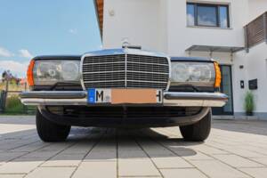 Bild 50/99 von Mercedes-Benz 230 CE (1983)