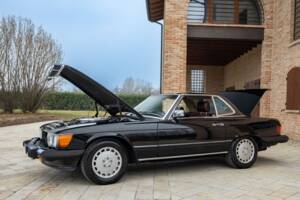 Afbeelding 47/50 van Mercedes-Benz 560 SL (1986)