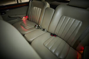 Image 66/97 of Daimler Double Six (1994)