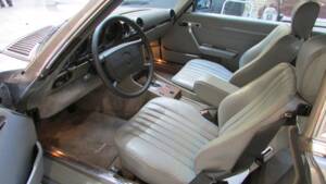Afbeelding 9/17 van Mercedes-Benz 560 SL (1987)
