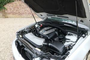 Immagine 37/50 di BMW 750i (2007)